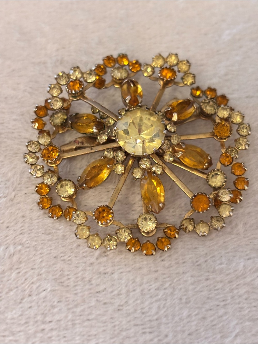 Vintage Amber Yellow Rhinestone Sunburst Wreath Brooch Pin Unsigned